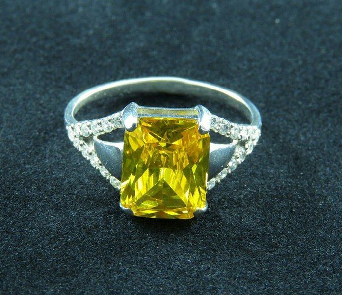 Кольцо из серебра 925 пробы с фианитами - 1
