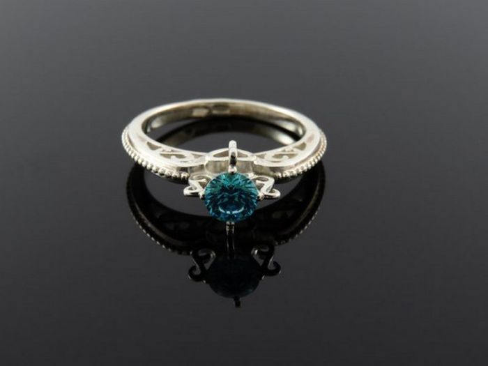 Кольцо из серебра с фианитом Swarovski - 49