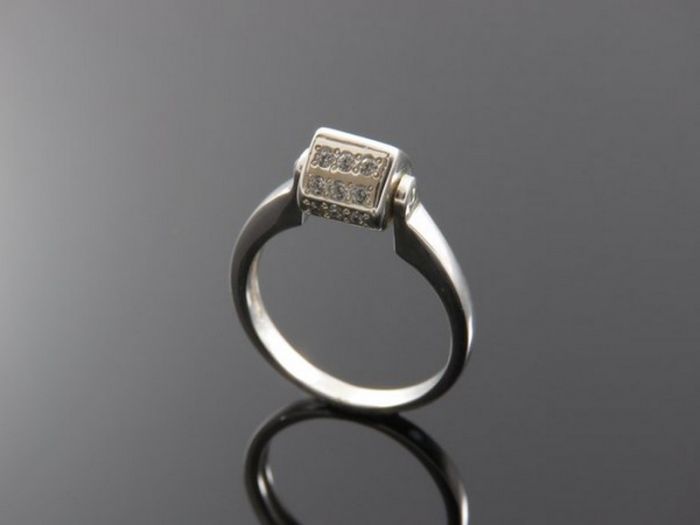 Кольцо из серебра с фианитами - 51