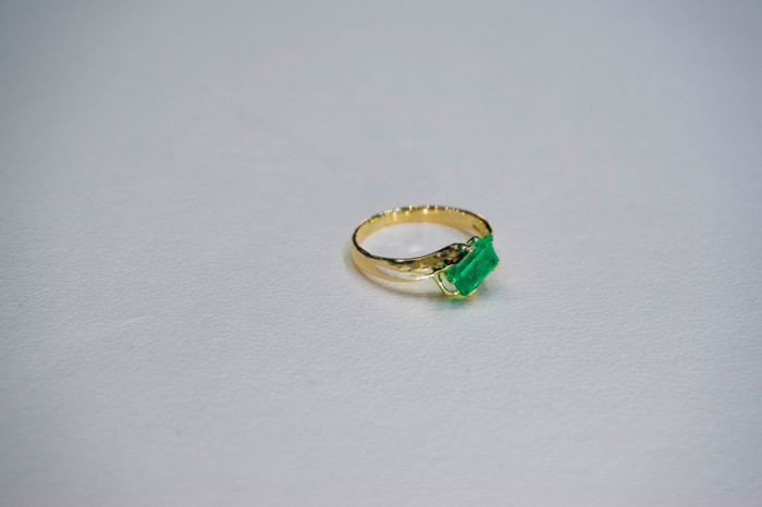 Золотое кольцо с природным изумрудом-53