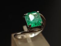 Серебряное кольцо с изумрудом 3.10 карат - 102
