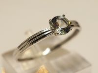 Серебряное кольцо с натуральным бериллом - 238