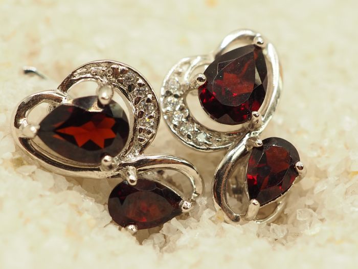 Серебряные серьги с гранатом-450