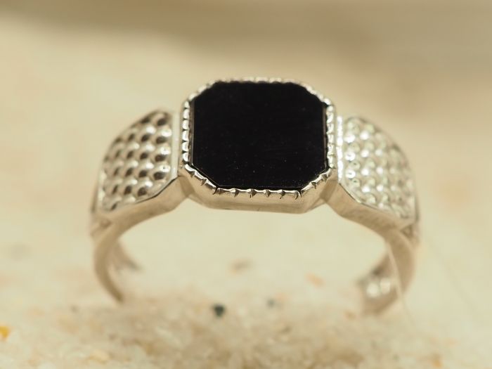 Мужская печатка из серебра с ониксом-505