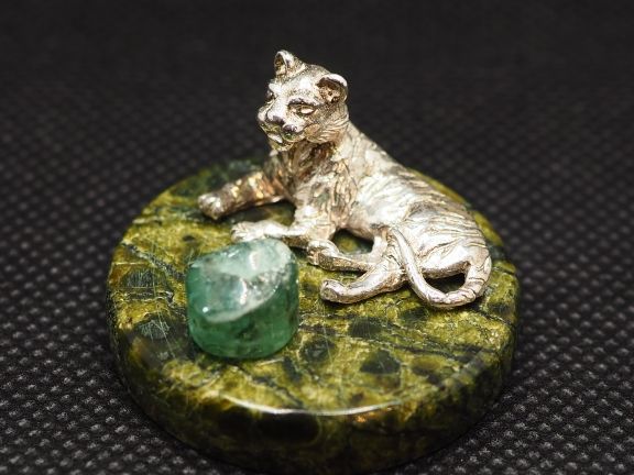 Серебряная фигурка тигра с изумрудом - 9