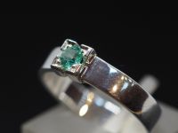 Серебряное кольцо с изумрудом 0.15 карат - 110