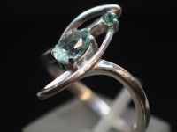 Серебряное кольцо с изумрудами - 120